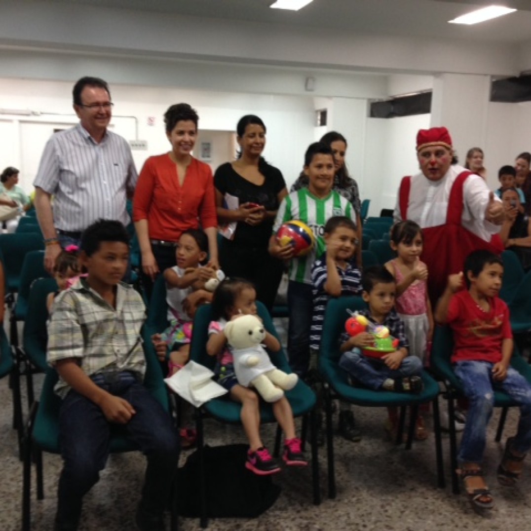 Students pose in Latin America