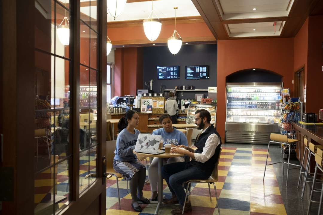 Students in a cafe