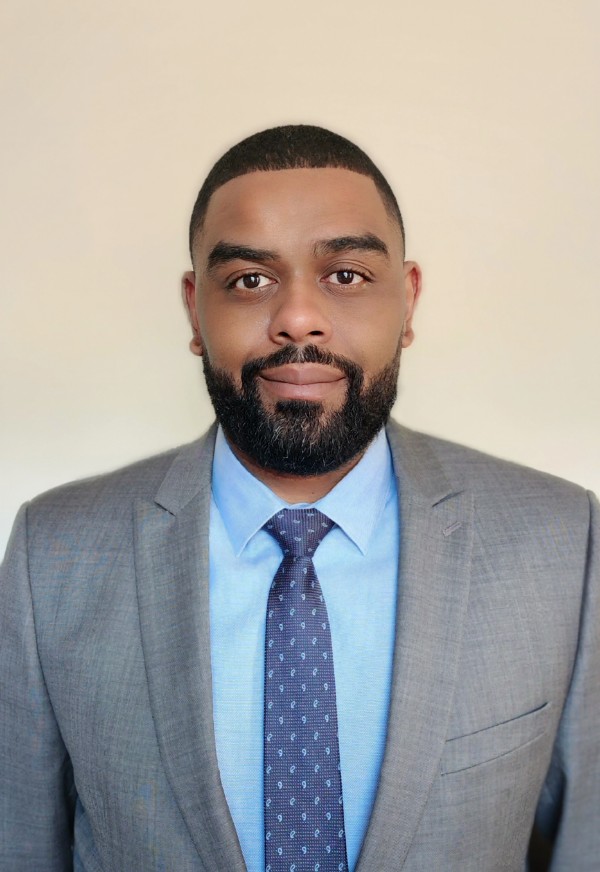 Headshot of Chris Nieves