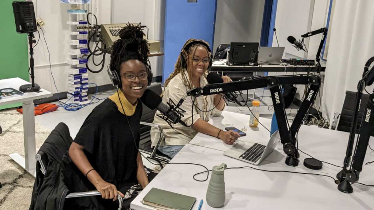 OreOluwa (left) and Azsaneé (right). Photo taken by  Moira McCavana.