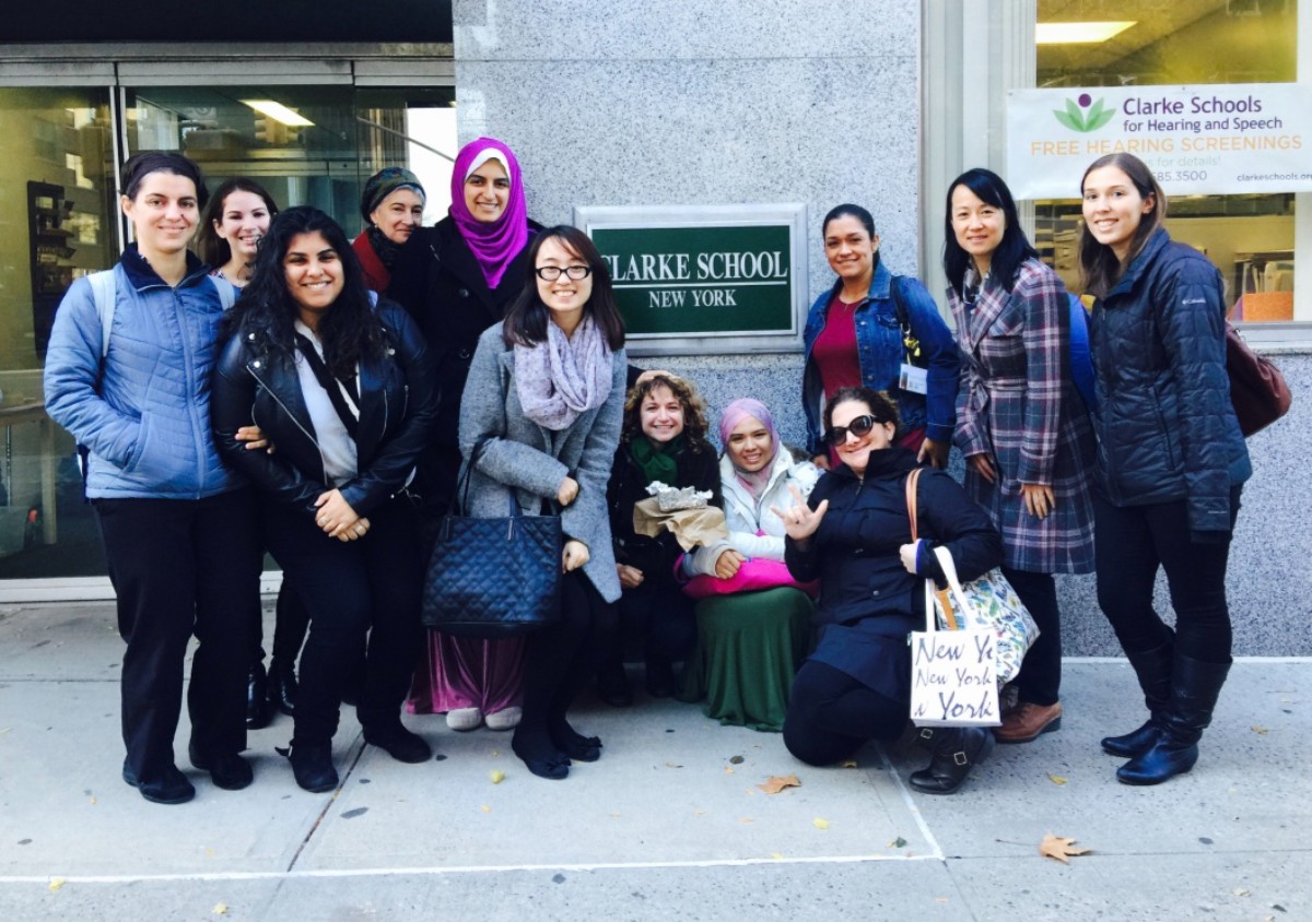 D/HH students in front of the Clarke Schools for Hearing and Speech