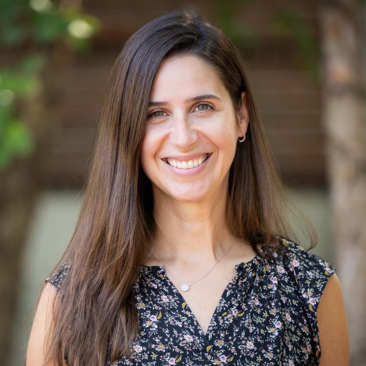 Headshot of anthropology alum Gabrielle Oliveira smiling