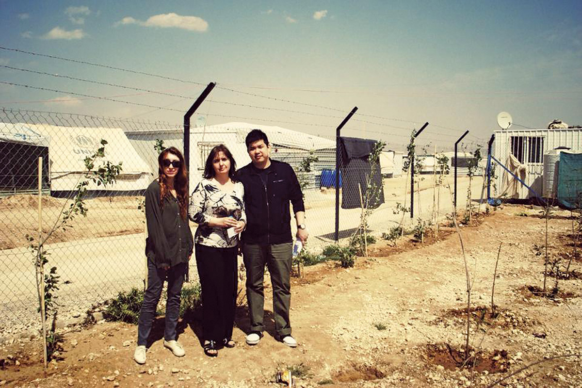Lena Verdeli and students at Refugee Camp