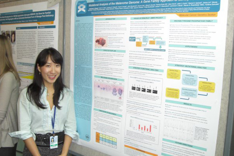 Cheng Stahl in front of research poster