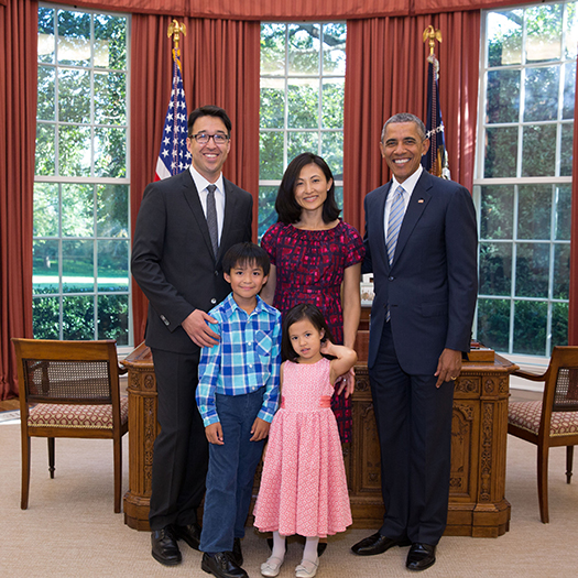 Matsudaira family with President Obama in the Oval Office