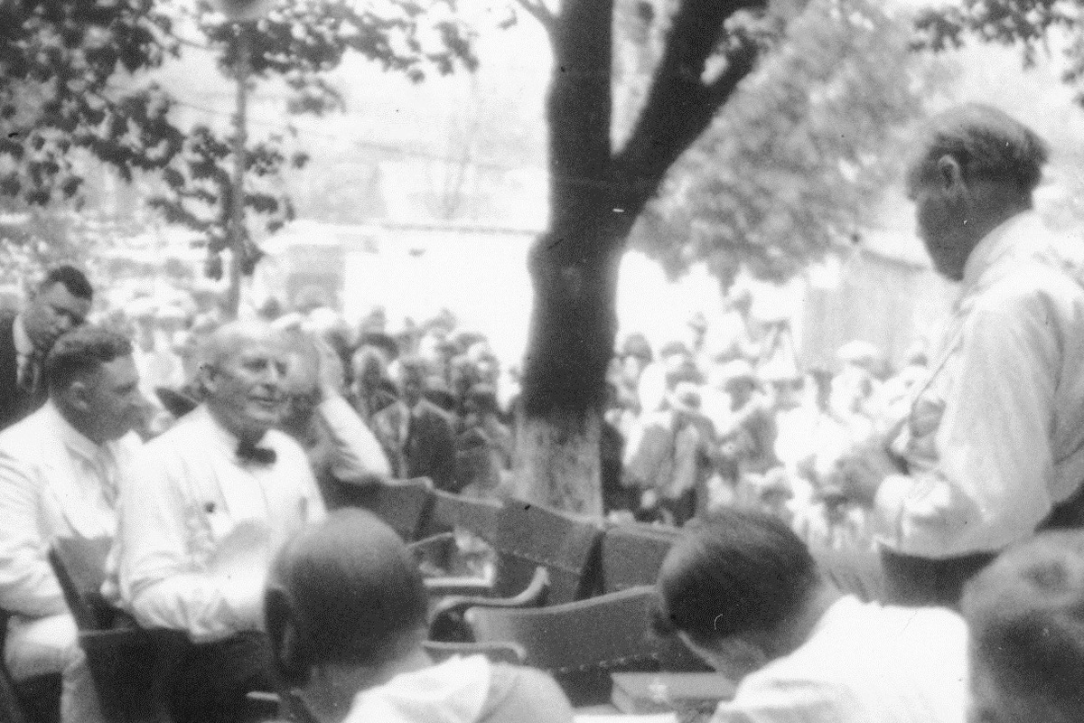 Outdoor proceedings on July 20, 1925, showing William Jennings Bryan and Clarence_Darrow