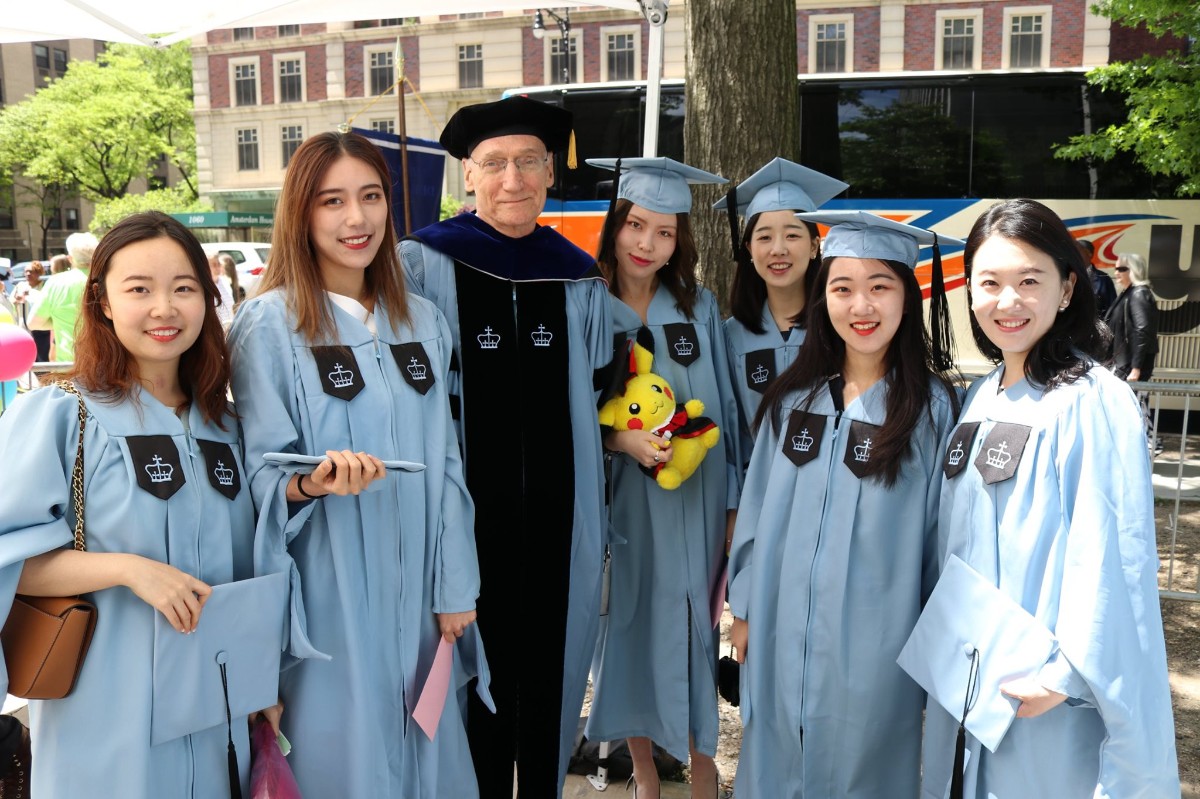 Tom Bailey and students at Convocation