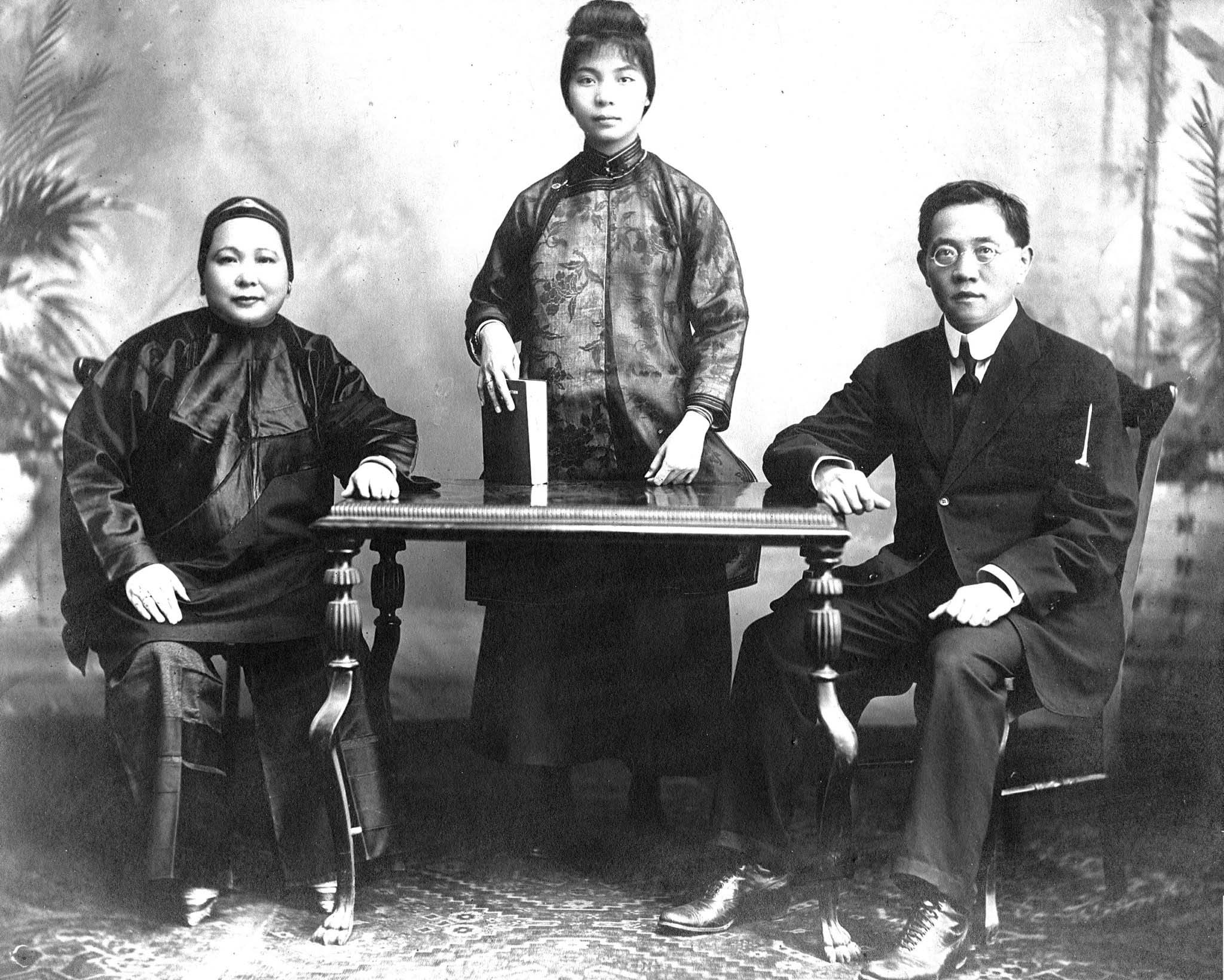 Mabel Ping Hua-Lee and her mother (left) and father (right).