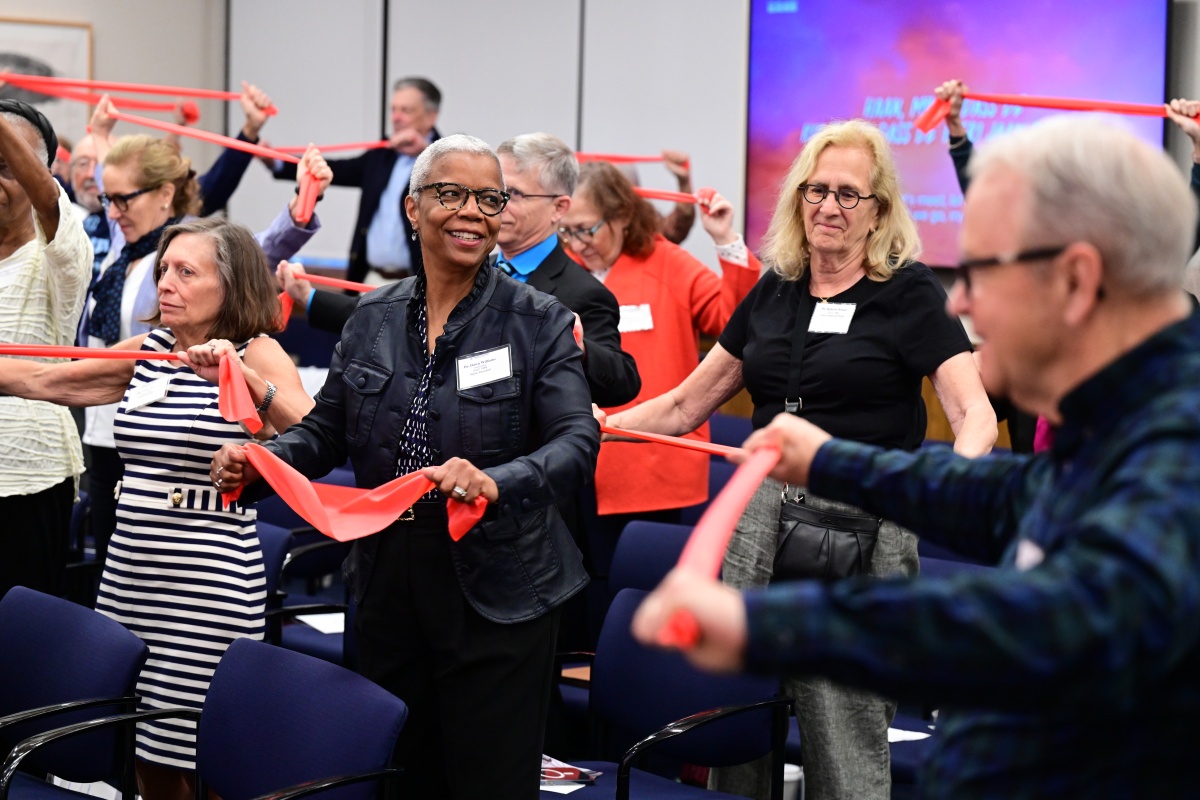 Alumni use resistance bands during a Silver Roundtable session on exercise