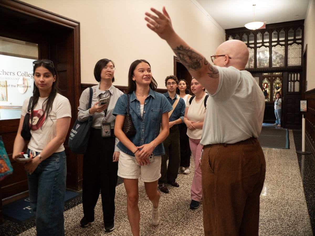 Students take a campus tour to learn their way around Teachers College.